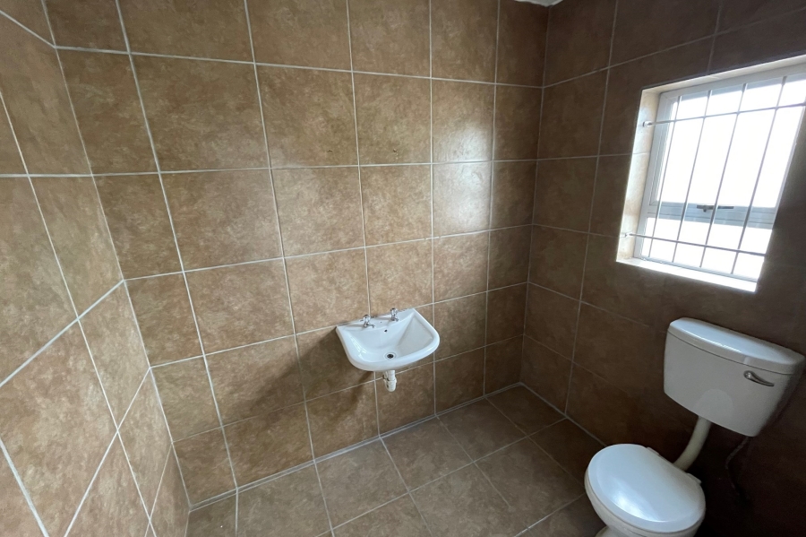 Commercial Property for Sale in Racing Park Western Cape